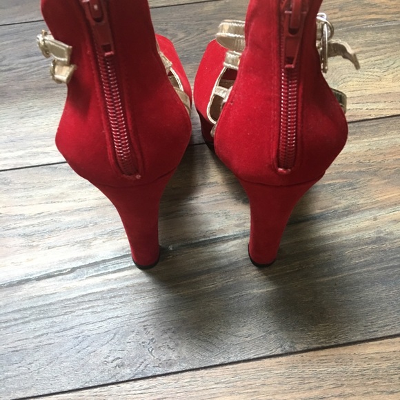 Heels - Picture 2 of 3